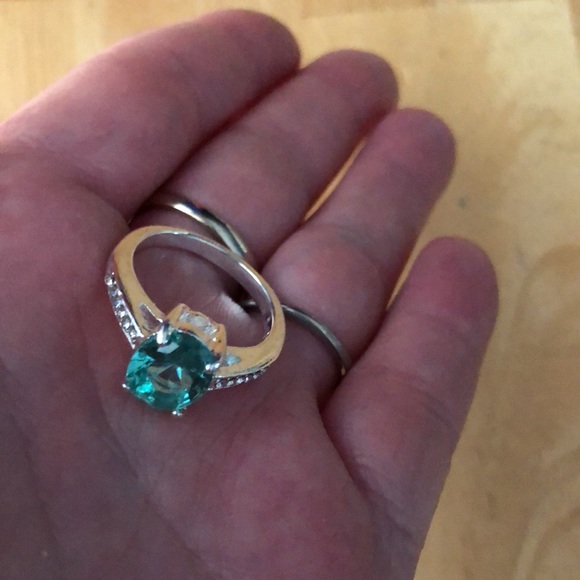 3/$25 Emerald Style Ring - Picture 4 of 6